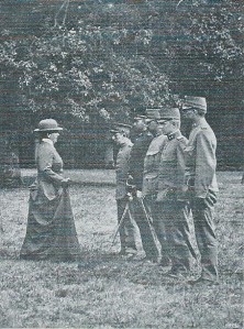 Bezoek van koningin Wilhelmina aan het bivak in Bennebroek op 16 augustus 1916