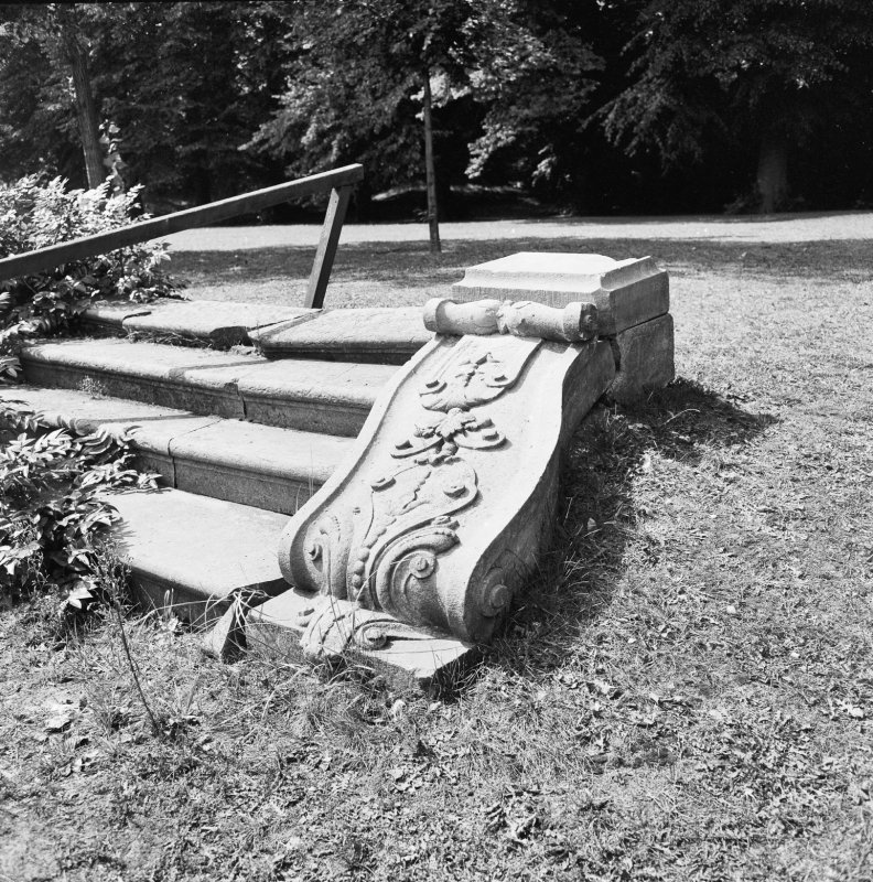 Gedecoreerde tuintrap op Bosbeek (foto G.J.Dukker, 1970)