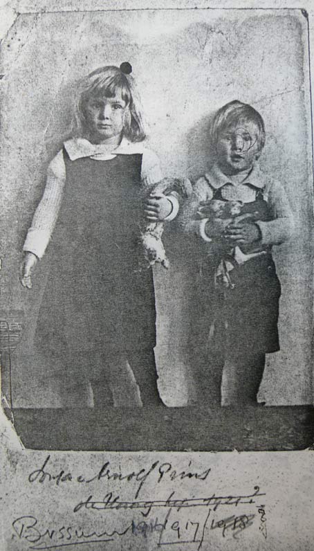 Sonja Prins en haar broer in Bussum, 1917