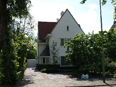 Hwet huis tegenover Geerlingshof waar Jan Hanlo en zijn moeder (Mai) vanaf 1936 woonden