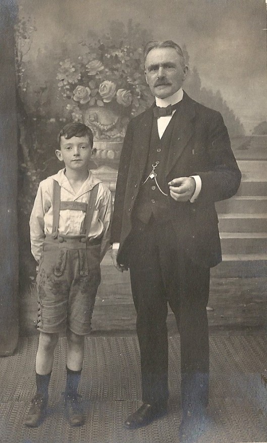 Jeugdfoto van Jan Hanlo met zijn grootvader Jean Crobach (coll. Jacques Reekers)