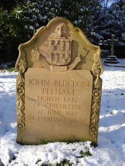Het graf van John Buxtom Pelham, 8e graaf van Chichester in Stanmer. Hioj was gehuwd met Ursula von Pannwitz en overleed op 31-jarige leeftijd in 1944 bij een auto-ongeluk. Op dat moment in dienst van de 'Scots Guards' in de rang van kapitein.