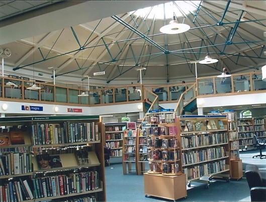Interieur van Public Library and Information Center in de vn. Pump Rooms sinds 1999