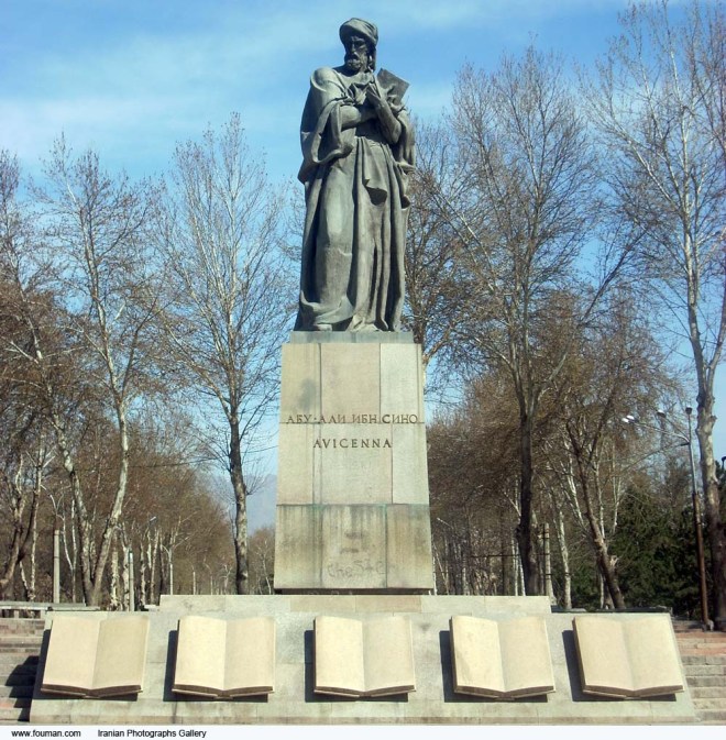 Standbeeld van wijsgeer en wetenschapper Avicenna in Tajistikan