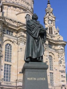 Maarten Luthermonument voor de barokke 'Frauenkirche' in Dresden