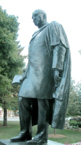 Standbeeld van de Amerikaanse dichter en schrijver James Whitcomb Riley (1849-1916) door Myra Reynolds Richards, Greenfeld, Indiana, USA
