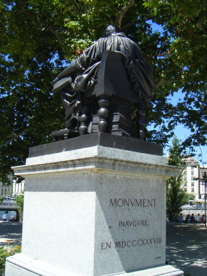 Achterkant van beeld J.J.Rousseau, Genève (Wim de Wagt)